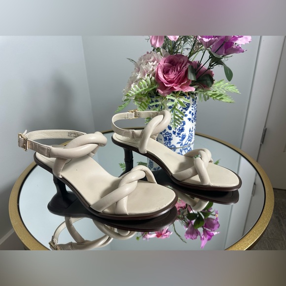 Vionic Angelica Leather Ivory Neural Kitten Heeled Sandals Size 9.5 - Picture 3 of 14